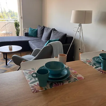 Turquoise Apartment *